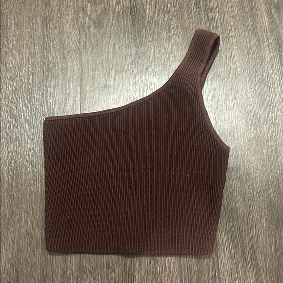 Babaton Tops - Aritzia Babaton Sculpt Knit One-shoulder Cropped Tank size XS